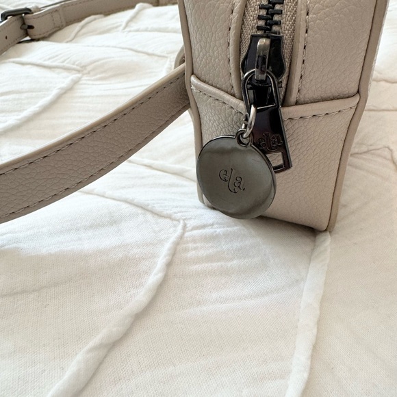 Ela Belt Handbag / Jillian Harris exclusive - color Dove - Picture 10 of 12